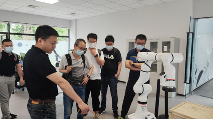 百年工藝與智能制造的融合之旅 福田康明斯參訪珞石機(jī)器人，技術(shù)轉(zhuǎn)讓共繪新藍(lán)圖